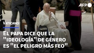 El papa arremete contra la quotideologíaquot de género y la define como quotel peligro más feoquot  AFP [upl. by Aennaej]