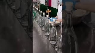 planta embotelladora de licores proceso de colocación de corchos [upl. by Bertine270]