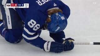 Nick Robertson shoves William Nylander down then Nylander hits Habs knee [upl. by Orodoet]