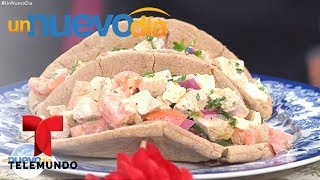 Recetas de cocina Cómo hacer Ensalada de Pollo Griega  Un Nuevo Día  Telemundo [upl. by Noramac]