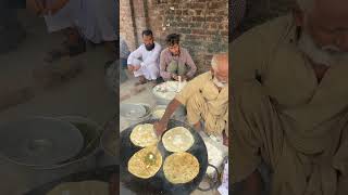 CHACHA GEE SELLING DESI SAAG PARATHAsaagparatha desinashta breakfast alooparatha butterparatha [upl. by Eiboj]