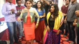 RJ Malishka dancing with Dhak Dhak Queen Madhuri amp Huma Qureshi  RED FM for Dedh Ishqiya [upl. by Kristopher884]