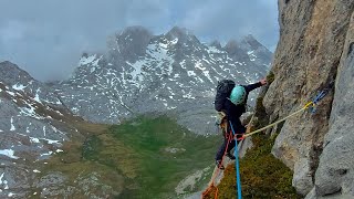 Escalada en Picos de Europa Sur de la Padiorna “Impulsos Positivos” 6b  Directa de la cara sur V [upl. by Aninnaig375]