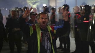 Manifestation en Albanie  des heurts entre lopposition de droite et la police [upl. by Culhert130]