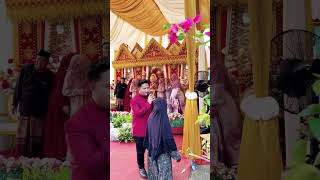 Incredible Singing by Indonesia Singer at Wedding Bollywood Song hindisong indiansong [upl. by Rachaba]