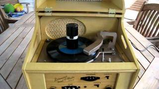 Ristaucrat Model 2020 DialOMatic 45 RPM Record PlayerAM Radio [upl. by Procora]