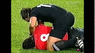 Tana Umaga helps Colin Charvis [upl. by Marven]