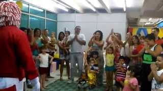 Música Recreativa com palhaço Acerola  Festa no dia 28032015 na Escola Lúdica Ed Infantil [upl. by Miarhpe371]