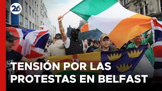 IRLANDA  Tensión por las protestas de la extrema derecha en Belfast [upl. by Garber]