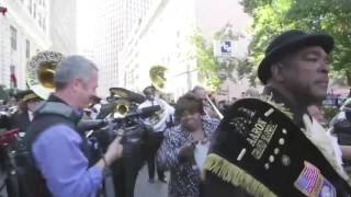 Allen Toussaint tribute in New Orleans ends with a secondline full length [upl. by Garaway]