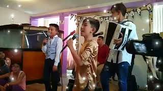 Juanse Laverde y Juanda Cantan Robarte un Beso  2018 [upl. by Auqkinahs294]