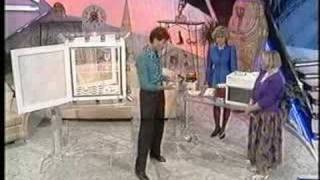 Uri Geller does a magic trick [upl. by Ronald]