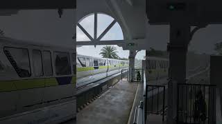 Monorail Lime through the Grand Floridan Station [upl. by Adnihc]