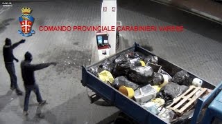 VARESE BANDA DI ROM DISTRUGGE SELF SERVICE CARBURANTI [upl. by Adnyl]