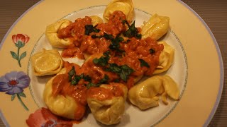 Tortellini mit Tomaten Schmand Soße [upl. by Nerreg785]