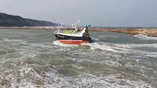 TEMPETE EN NORMANDIE  RETOUR DU CHALUTIER PIERRE DAMBRE A PORT EN BESSIN [upl. by Muir]