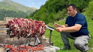 Grillen und Schlachten eines jungen Lammes für die Zubereitung von Schawarma [upl. by Elinor]