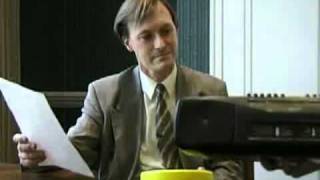 Bernard Ingham and MP David Amess MP on the new Nokia Dubstep ringtone [upl. by Allecnirp]