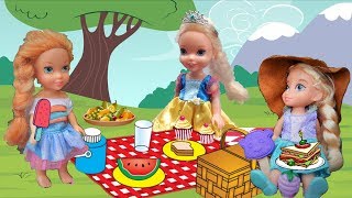 Anna and Elsa Toddlers Picnic Annia amp Elsia Toddlers Adventures Nature Hunt  Outdoors Freddy Fox [upl. by Renckens605]