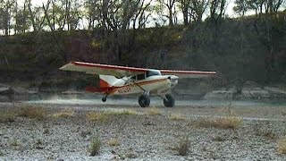 Hydroplaning bush landing in a maule [upl. by Rog197]