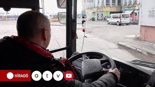 Több mint 25 percet késett a helyi járat egy elektromos roller miatt [upl. by Perrin435]