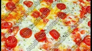 Pizza mit Mozzarella uns Tomaten  Pizza selber machen  Pizzateig selbst machen [upl. by Peterman783]