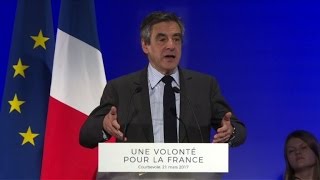 Fillon dénonce un Macron à la quotcoalition branlantequot [upl. by Norac]