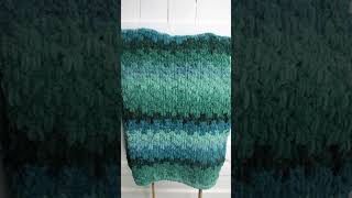 Learn to Make This Easy Bernat Blanket Yarn Free Easy Evergreen Ombre Chunky Crochet Throw crochet [upl. by Ahsir]