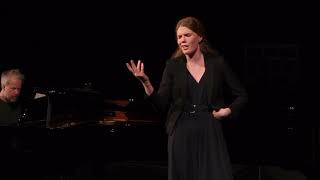 Elisabeth Leyser sings JStrauss quotIch lade gern mein Gäste einquot [upl. by Yanarp]