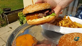 Burger à la crépinette cuit au barbecue [upl. by Lali]