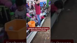 Crianças e professores ficam ilhados em creche de Osasco SP durante tempestadechuva alagamento [upl. by Reiser]