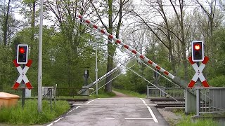 Spoorwegovergang Donaueschingen D  Railroad crossing  Bahnübergang [upl. by Karolina414]