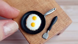 Miniature frying pan with eggs🍳Polymer clay [upl. by Kristoforo]