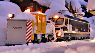 Schneeräumung bei Nacht  LGB Gartenbahn [upl. by Mungovan382]