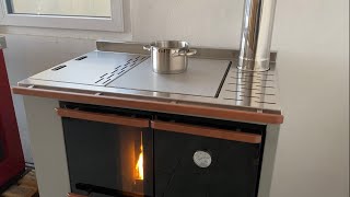 Die Erfindung des Jahres Stromloser Pellet befeuerter Küchenherd Heizen Kochen Backen feuerland24 [upl. by Nohtanhoj]