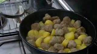 Polpette e patate in padella [upl. by Nylteak]