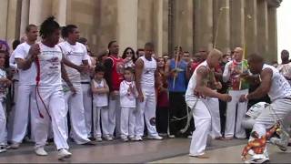 Capoeira Topazio Roda de rua Paris PART 2flv [upl. by Bashee]