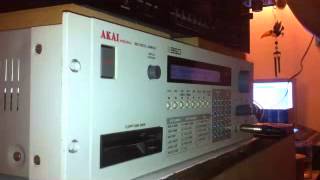 AKAI S950 MAD TIME STRETCH MACHINE THE ORIGINAL TIME STRETCH MACHINE [upl. by Ronnoc]