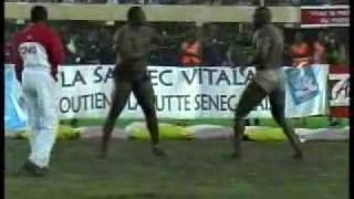 LUTTE SENEGALAISE  TYSON  YEKINI  ACTION 2000 [upl. by Okemak]