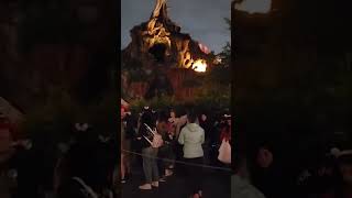 Fans bid farewell to Splash Mountain ride in Disneyland [upl. by Dulcie585]