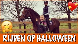 Een oude bekende rijdt op Halloween  winnaar kerstpakket  PaardenpraatTV [upl. by Gustav517]