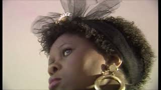 Girlie Mafura  Udlala Ngami Official Music Video [upl. by Bolton318]