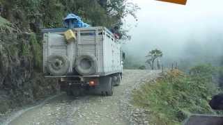 Ruta de la Muerte Parte II Camino de Coroico a La Paz Bolivia Dale Viaja [upl. by Kcirb]