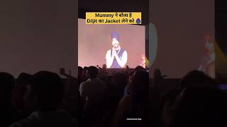 Diljit gifted jacket to fan Girl 🧥 Diljit Dosanjh concert funny masti funny diljitdosanjh [upl. by Claresta]