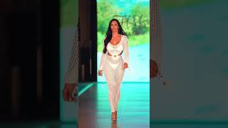 AMBER QUINNON ARRASA NO HOT MIAMI STYLES shorts curvyfashion desfile [upl. by Euqinot]