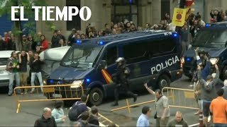 Tensos actos de Policía y Guardia Civil en votaciones de Cataluña  El Tiempo [upl. by Rohn]