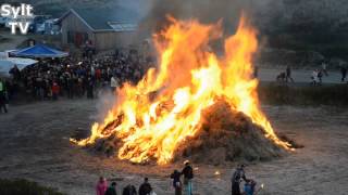 Stimmungsvolles Osterfeuer in Hörnum [upl. by Ravilob]