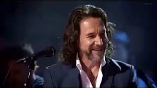 Marco Antonio Solis amp Roberto Carlos — Arrastra una Silla Live [upl. by Alberta]