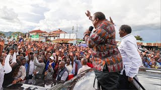 Former President Uhuru amp Kalonzo bring Mwingi to a standstill as they stop to address residents [upl. by Akemrehs]