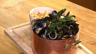 Recette  les moules frites [upl. by Katey]